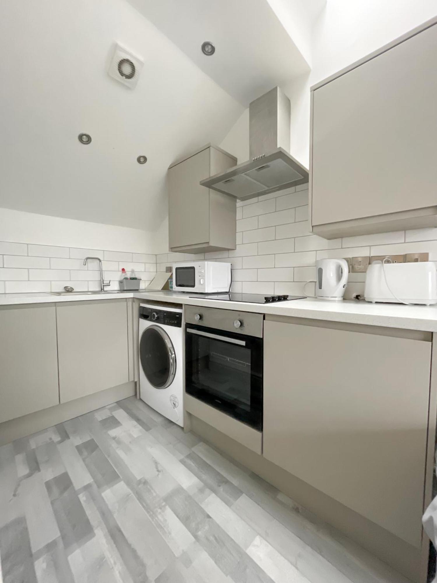 10Min To City - Free Parking - Private Studio - Contractor Friendly Манчестер Екстер'єр фото